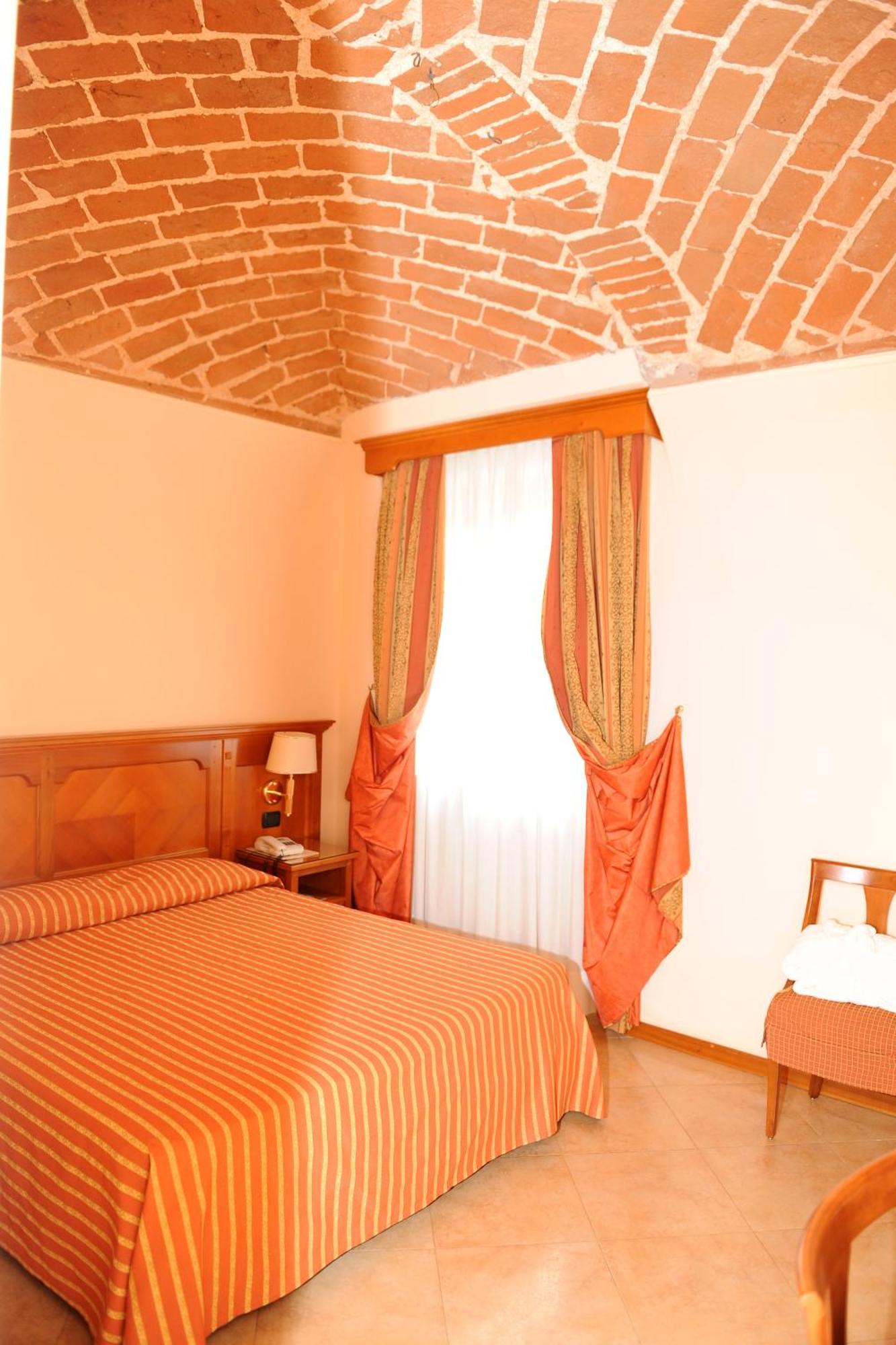Hotel Acqui & Centro Benessere Акви Терме Номер фото